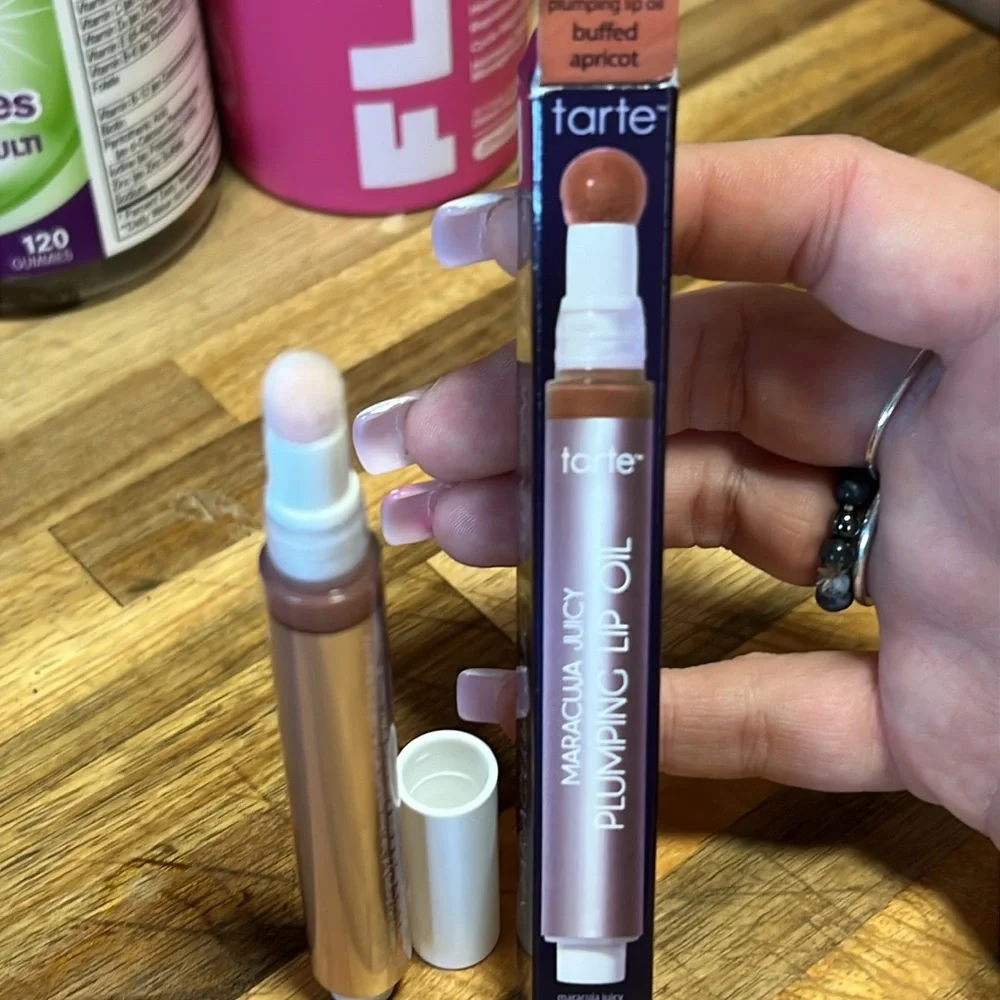 ⚡️💕Tarte Buffed Apricot Plumping Lip Oil